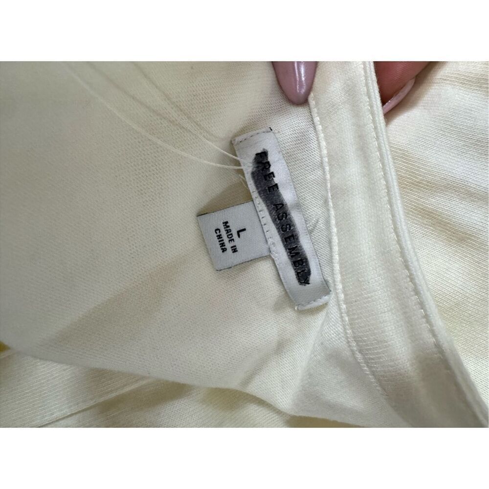 Free Assembly cream blouse - Picture 5 of 7